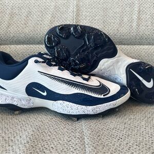 Nike size 16 Men’s White and Navy Baseball Cleats with Speckled Midsole